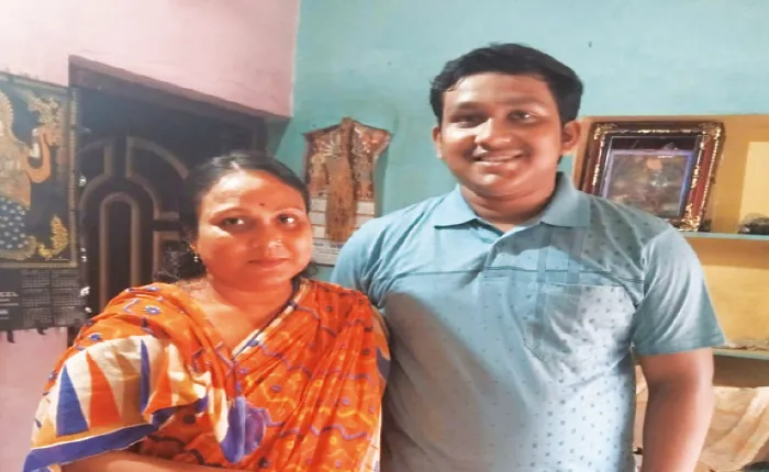 ভবিষ্যতে ডাক্তার হয়ে মায়ের শখ মেটাতে চায়  মাধ্যমিকে ৬৮১ পাওয়া আরামবাগের অর্ঘ বেরা