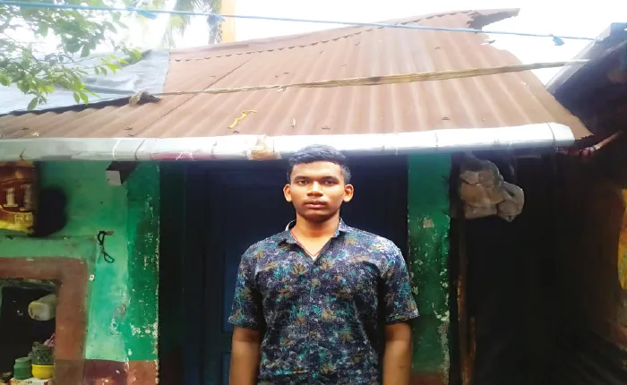 বাবা ভ্যান চালক, মাধ্যমিকে নজরকাড়া ফল বিষ্ণুপুরের যুগীপাড়ার শুভ গড়াই