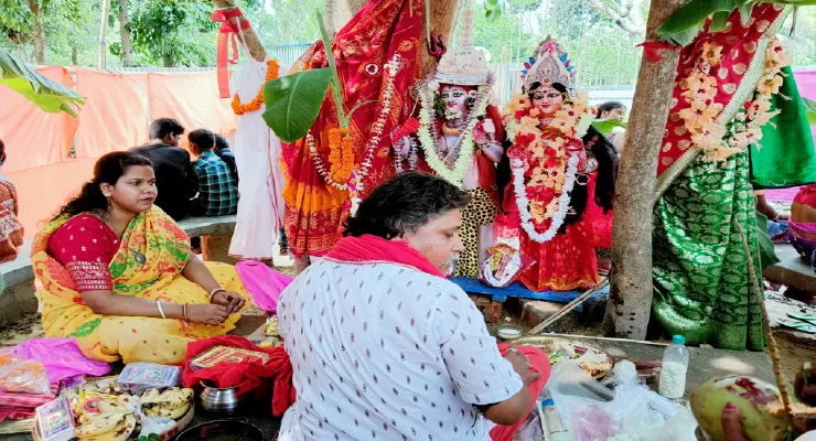 বট-পাকুড়ের বিয়ে ঘিরে উৎসবে ভাসল রায়গঞ্জের ছত্রপুর, আমন্ত্রিত চার শতাধিক
