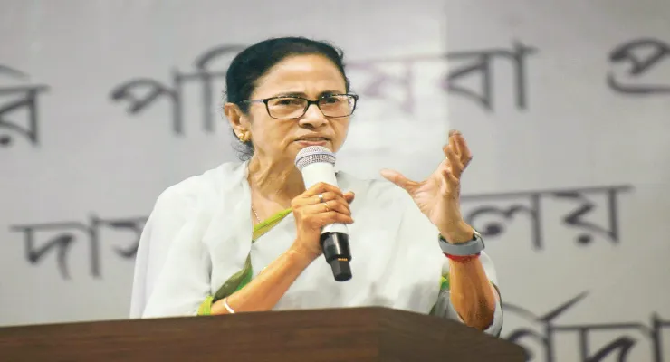 সামশেরগঞ্জে ক্ষতিগ্রস্তদের সঙ্গে কথা বললেন মুখ্যমন্ত্রী,  ২৮৬টি পরিবারকে ক্ষতিপূরণের চেক
