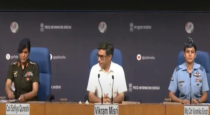 অপারেশন সিন্দুর: ভারতীয় সেনার সাংবাদিক বৈঠকে হাজির মহিলা কর্নেল ও উইং কমান্ডার, দিলেন স্পষ্ট বার্তা