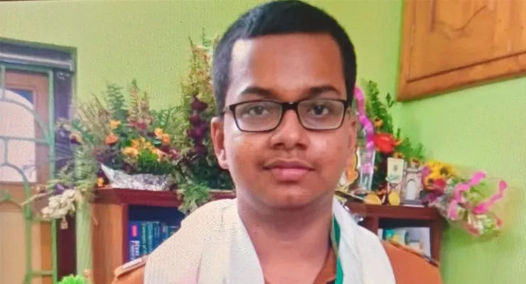 উচ্চ মাধ্যমিক ২০২৫: মানুষের সেবা করতেই চিকিৎসক হতে চায় ফার্স্ট বয় রূপায়ণ