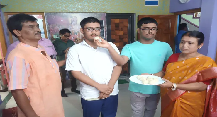 উচ্চ মাধ্যমিক ২০২৫: অঙ্ক ভালোবাসে রাজ্যে তৃতীয় আরামবাগের রাজর্ষি অধিকারী, হতে চায় চিকিৎসক