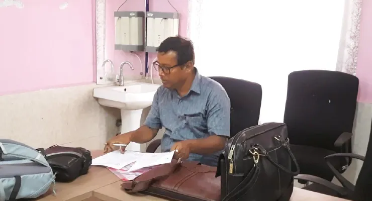 প্রিন্সিপালের সার্ভিস কনফার্মেশন না করে ডিসচার্জ করল পরিচালন সমিতি, বিতর্ক