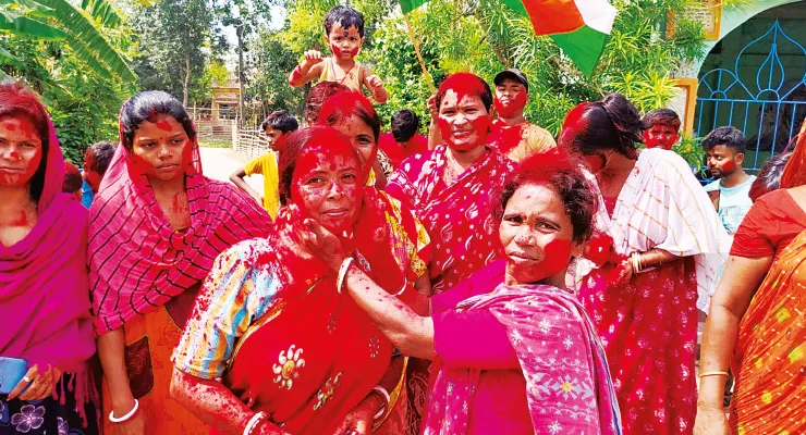 পাকিস্তানে জঙ্গি ঘাঁটিতে ভারতের হামলায় খুশি শহিদ ঝন্টুর পরিবার
