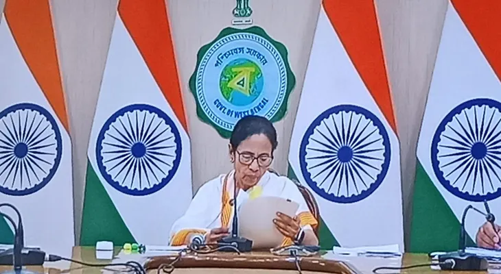 এখন আর কেউ ছুটি নিও না, কাউকে ছুটি দিও না: মুখ্যমন্ত্রী
