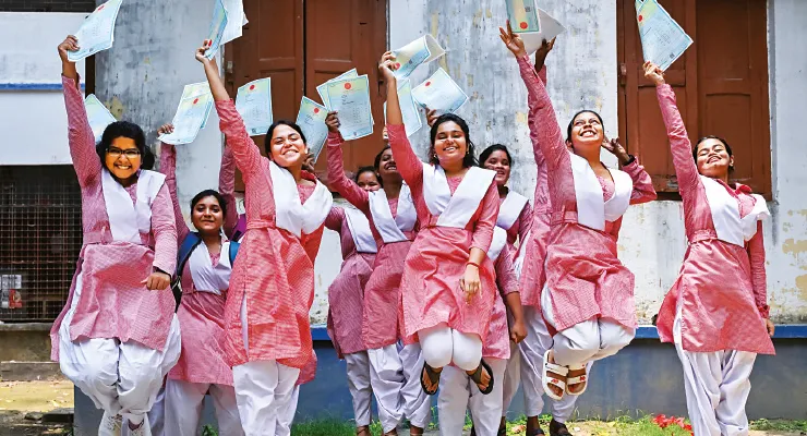 উচ্চ নম্বর পাওয়ার নিরিখে নদীয়ায় এগিয়ে ছাত্রীরাই