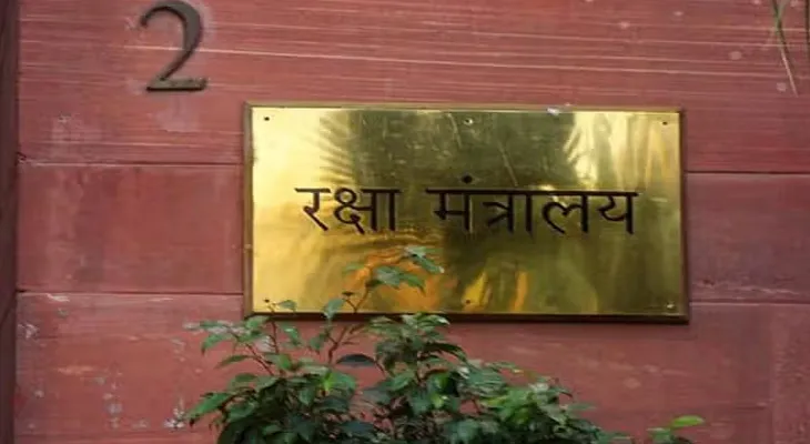 প্রতিরক্ষামন্ত্রী রাজনাথ সিংয়ের সঙ্গে বৈঠকের জন্য স্বরাষ্ট্র মন্ত্রকে হাজির তিন বাহিনীর প্রধান