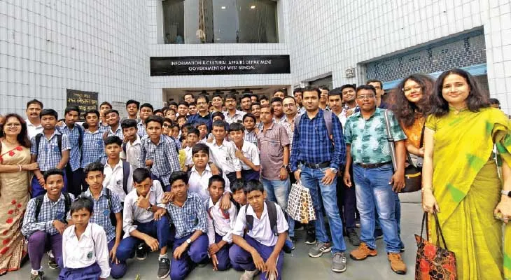 মনোহর অ্যাকাডেমির উদ্যোগ