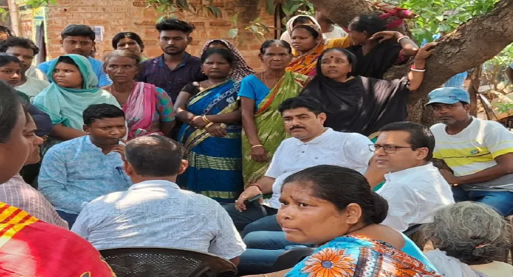 পুনর্বাসনের দাবি এলাকাবাসীর, বিধায়কের হস্তক্ষেপে হাসপাতালে পাঁচিল তৈরি স্থগিত