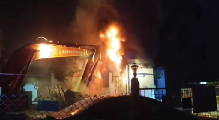 মানিকচকের মালখানায় ভয়াবহ আগুনে রহস্য, প্রশ্নের মুখে অগ্নিনির্বাপণ ব্যবস্থা