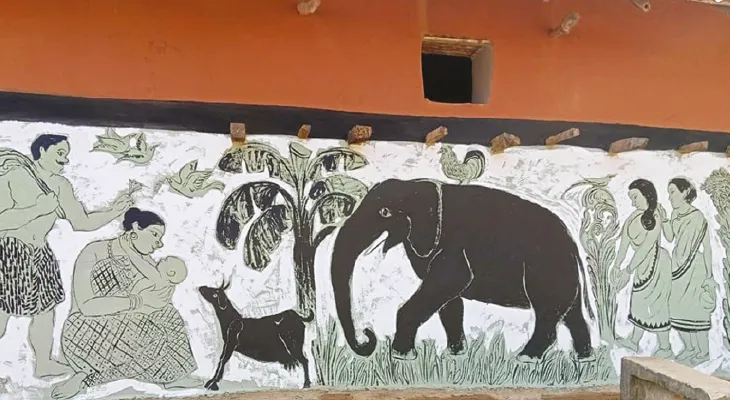 বাড়ির দেওয়ালে ছবি এঁকে প্রচার