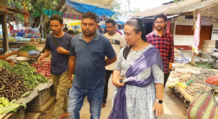 ধূপগুড়ির বাজারে শাকসব্জির দাম খতিয়ে দেখল টাস্কফোর্স