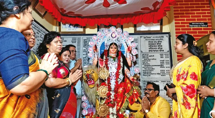 নবদ্বীপের বৃদ্ধাশ্রমে হল গন্ধেশ্বরী পুজো