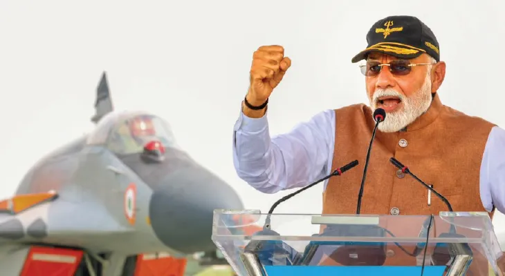 পাকিস্তানের ধ্বংসের দাবি ওড়াতে আদমপুর বিমানঘাঁটিতেই মোদি