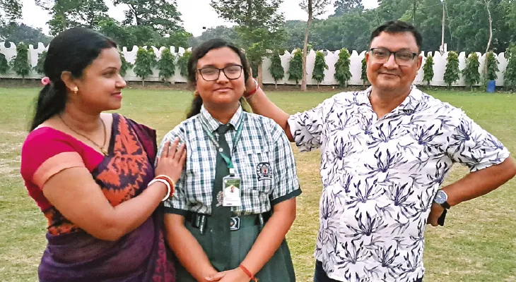সিবিএসই বোর্ডের দশম শ্রেণির পরীক্ষা: মালদহে প্রথম দিল্লি ওয়ার্ল্ড পাবলিক স্কুলের ছাত্রী দেবলীনা