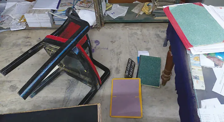 মেদিনীপুর পুরসভায় ‘অপারেশন পরিষ্কার’: পরিষেবা, দুর্নীতি সহ বহু ইস্যুতে বিক্ষোভ, ভাঙচুর