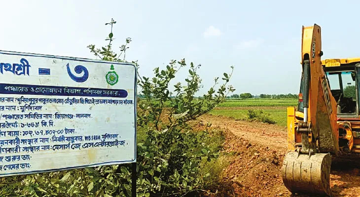 লালবাগে ঢালাই রাস্তার কাজ শুরু, শেষ হবে দীর্ঘ ভোগান্তির