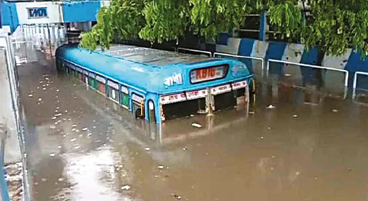 পাতিপুকুর আন্ডারপাসের নিকাশির হাল ফেরাতে উদ্যোগ, দক্ষিণ দমদমের দায়িত্বে হলেও কাজ করছে কলকাতা পুরসভা