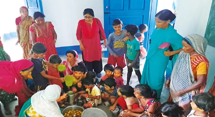 বর্ষায় অসুবিধার কথা ভেবে দশমাস পর অঙ্গনওয়া‌ড়ির তালা খুললেন জমিদাতা