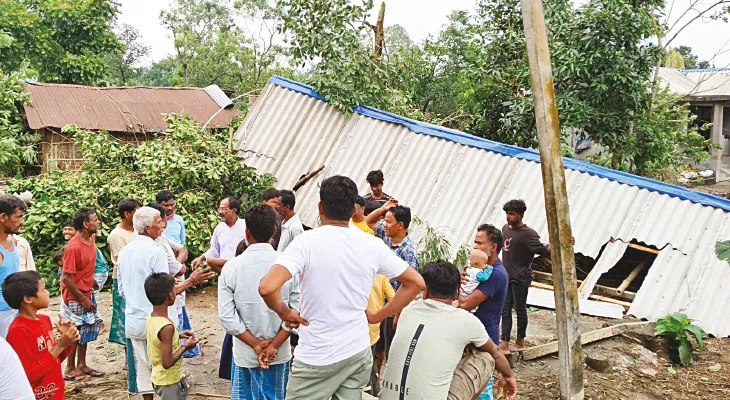 কয়েক মিনিটের ঝড়ে লন্ডভন্ড চোপড়ার চার গ্রাম পঞ্চায়েত এলাকা, গৃহহীন বহু