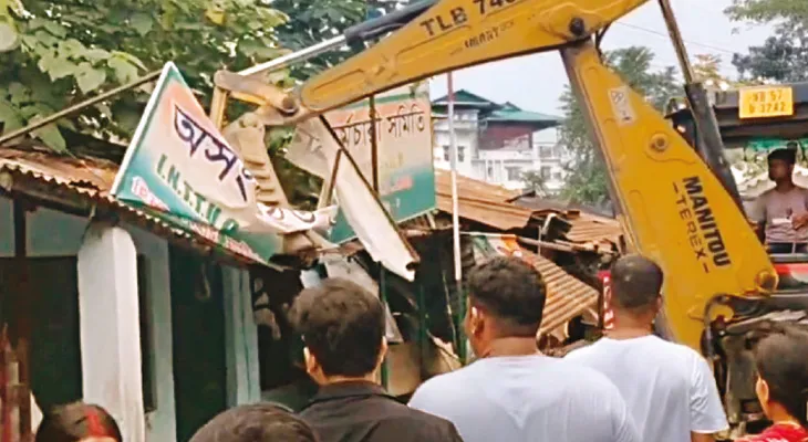১০ নম্বর জাতীয় সড়কের সংযোগকারী রাস্তায় দখলমুক্ত অভিযান এসজেডিএ’র