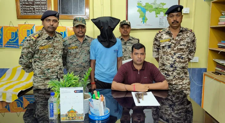 কোচবিহারের নিশিগঞ্জ পুলিস ফাঁড়ি এলাকায় পিস্তল ও কার্তুজ সহ গ্রেপ্তার ১