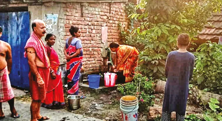 সাঁকরাইলের বহু জায়গা ১৬ ঘণ্টা বিদ্যুৎহীন, পানীয় জলের হাহাকার
