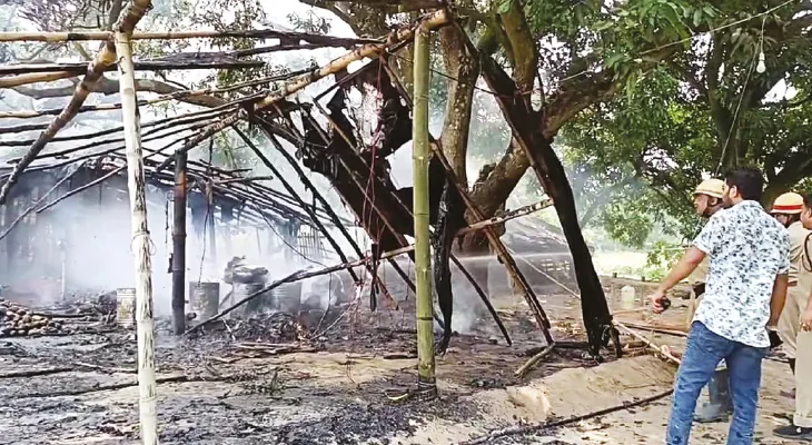 কিশোরকে পিটিয়ে খুনের ঘটনায় ধৃতের  বাড়ি ভাঙচুর, বিক্ষোভ ও রাস্তা অবরোধ