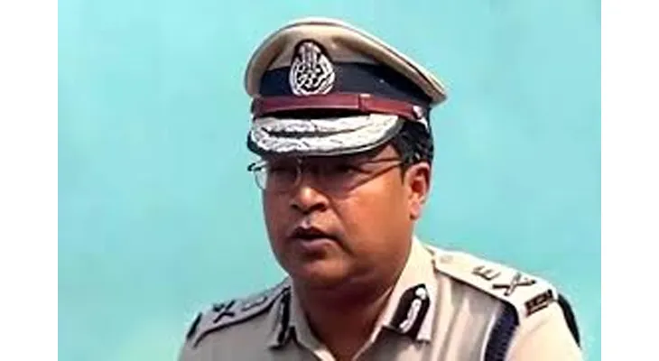 চাকরিহারাদের অবস্থান অব্যাহত, পুলিস সহনশীল, আঘাত করেছে আন্দোলনকারীরাই: এডিজি