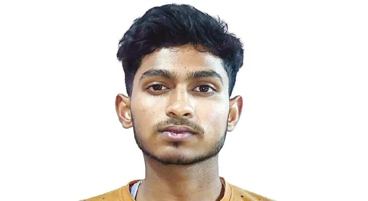 চিকিৎসক হওয়ার স্বপ্ন দেখেন শালবনীর পান দোকানির ছেলে নিকুঞ্জ, বাধা অভাব