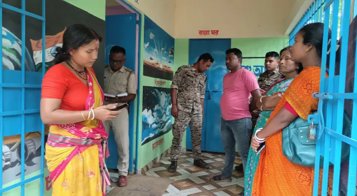 অঙ্গনওয়াড়িতেই সংসার জমিদাতার প্রশাসনের অভিযানেও দখল ছাড়তে নারাজ