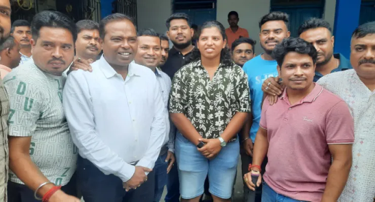 রিচা ঘোষকে সঙ্গে নিয়ে নকশালবাড়িতে স্টেডিয়ামের জায়গা খুঁজলেন সভাধিপতি