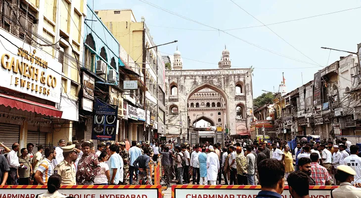 চারমিনারের কাছে বহুতলে আগুন, মৃত ৮ শিশু সহ ১৭