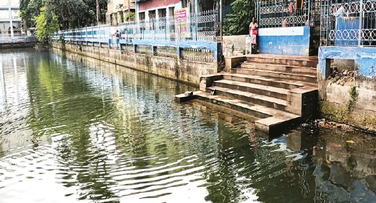 মায়ের মৃত্যুতে অবসাদ, রানিকুঠির পুকুর থেকে যুবকের মৃতদেহ উদ্ধার