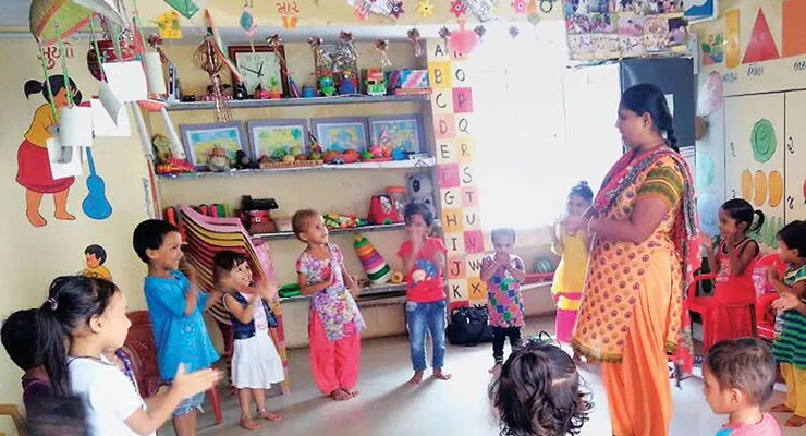 বীরভূমে প্লে স্কুল ধাঁচে ক্লাস চালু করে এবার ব্যাপক সাড়া পাচ্ছে বিভিন্ন অঙ্গনওয়াড়ি কেন্দ্র