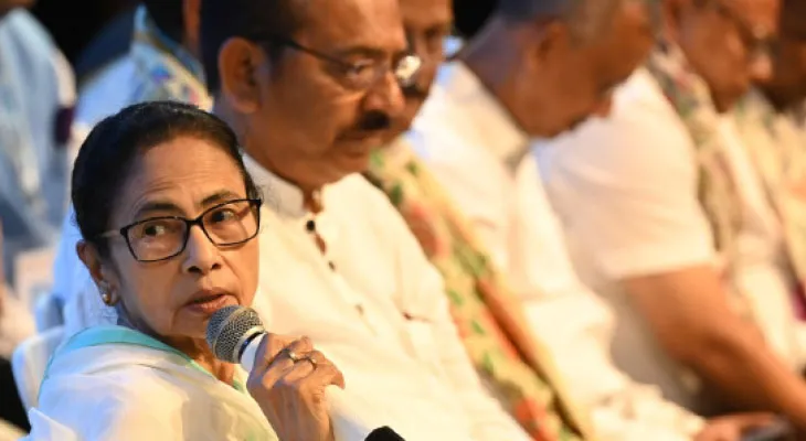 জিএসটি-টোলট্যাক্স নিয়ে হয়রানি, দিল্লিকে চিঠি দেবে রাজ্য, শিলিগুড়িতে উত্তরবঙ্গ বাণিজ্য সম্মেলনে ঘোষণা মুখ্যমন্ত্রীর