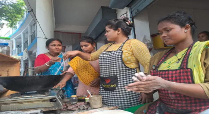 হোমের চার মূক ও বধির যুবতীকে স্বনির্ভরতার পাঠ রায়গঞ্জের কর্ণজোড়ার নিয়তি সরকারের
