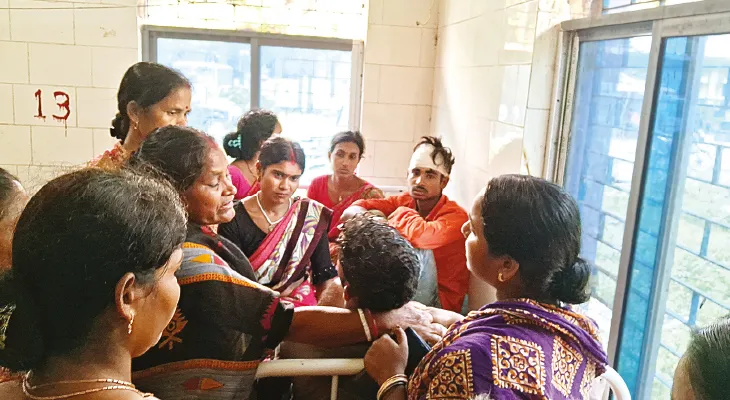লোহার রড দিয়ে মেরে পঞ্চায়েত সদস্যাকে খুন, বাড়িতে এসে হামলা চালায় ১৪-১৫ জন দুষ্কৃতী
