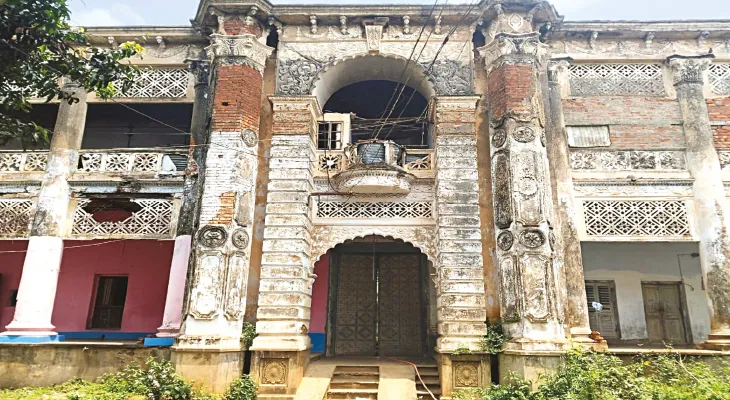 ধ্বংসপ্রায় লালগড় রাজবাড়ি সংস্কার ও পর্যটনকেন্দ্র তৈরির দাবি বাসিন্দাদের