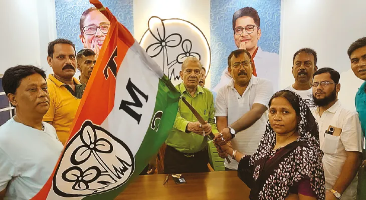 নবদ্বীপের স্বরূপগঞ্জ পঞ্চায়েতের সিপিএম সদস্যের তৃণমূলে যোগ