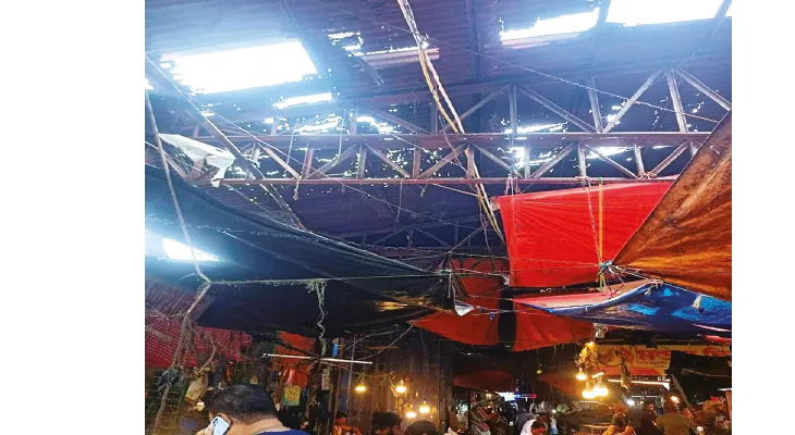 ভাড়া বৃদ্ধি হলেও গোরাবাজার মার্কেটের পরিকাঠামো বেহাল