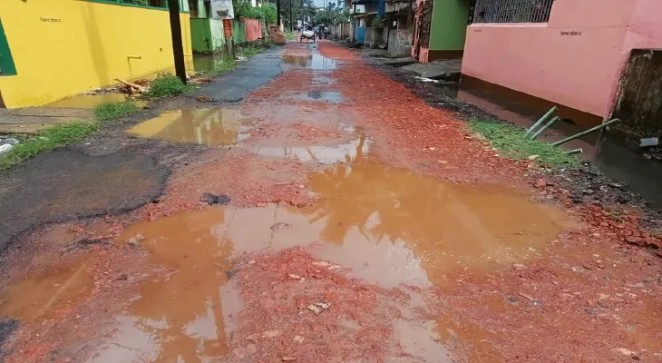পুর এলাকায় মাসের পর মাস পানীয় জলের সঙ্কট ও রাস্তার বেহাল দশা, বারুইপুরে বাড়ছে অসন্তোষ