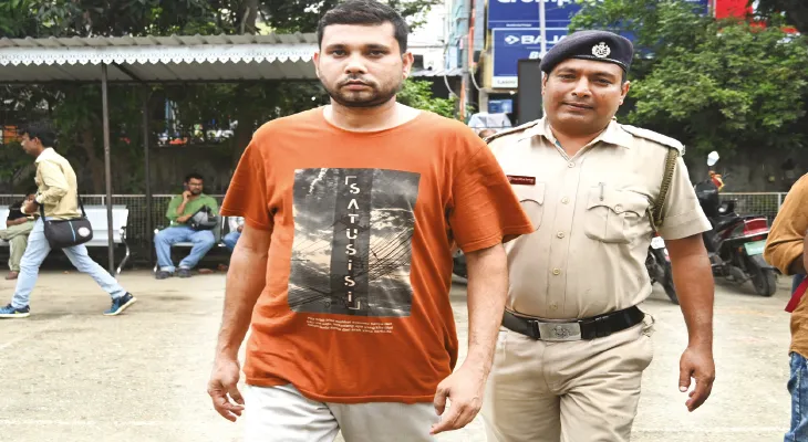 ভুয়ো আইপিএসকে হেফাজতে নিয়ে জিজ্ঞাসাবাদ শুরু পুলিসের