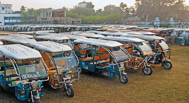 বর্ধমানে টোটো চালকদের দাপটে নাজেহাল শহরবাসী, অতিরিক্ত ভাড়া, বেপরোয়া মনোভাব