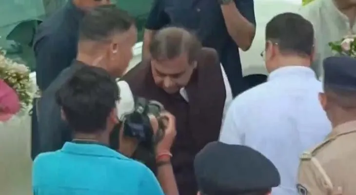 গুজরাতের দ্বারকায় গেলেন শিল্পপতি তথা রিলায়েন্স গ্রুপের কর্ণধার মুকেশ আম্বানি