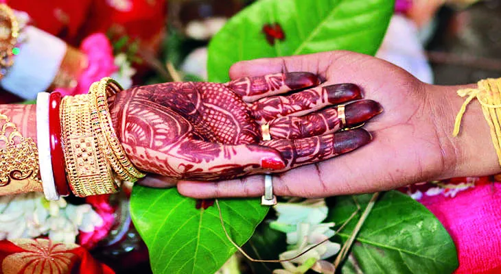 হবু জামাইয়ের জন্ম শংসাপত্র জাল করে রূপশ্রীর টাকার আবেদন!