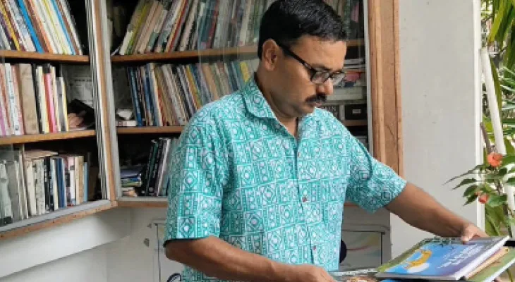 তরুণ প্রজন্মকে বইমুখী করতে বাড়িতে লাইব্রেরি প্রিয়র