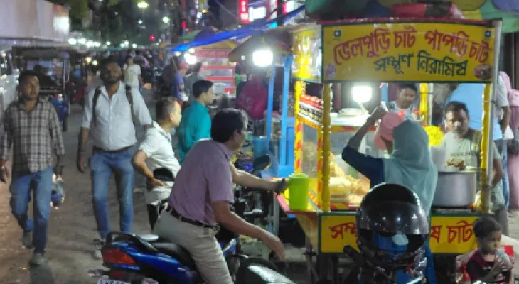 ফুটপাত, রাস্তা দখল করে পরপর দোকান ইংলিশবাজারে, প্রশাসনের দ্বারস্থ পুরসভা