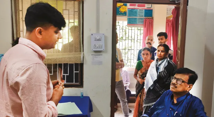 সাড়ে ১১টাতেও ডাক্তার গড়হাজির সুস্বাস্থ্যকেন্দ্রে